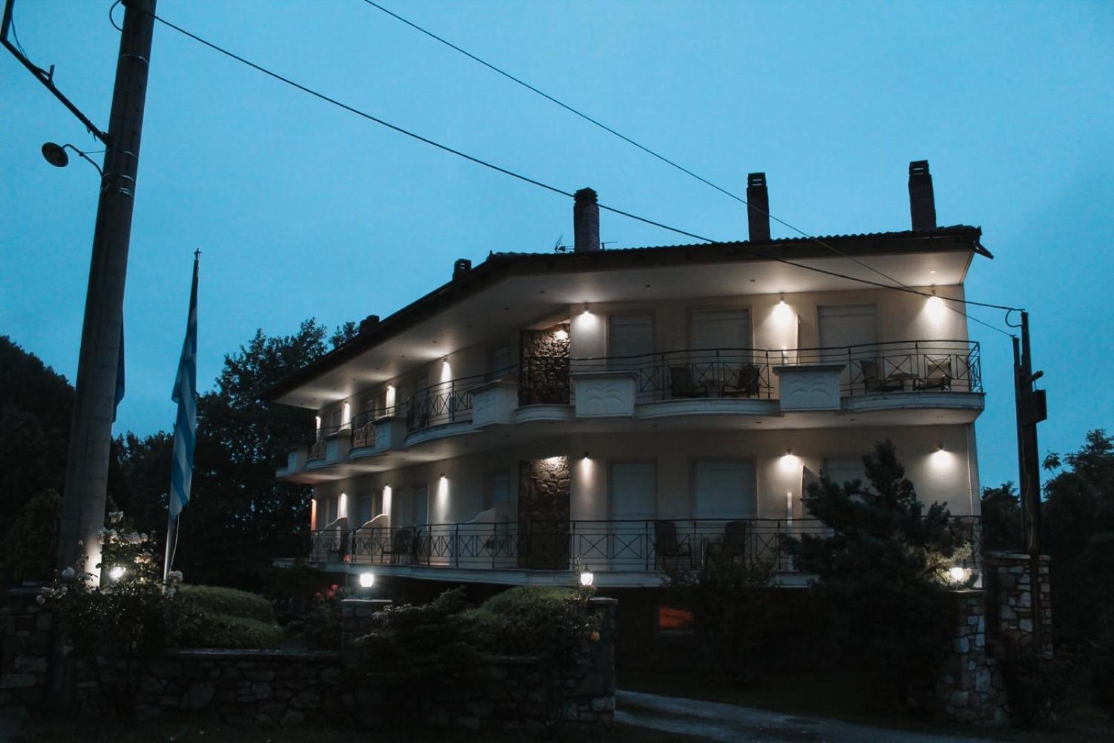 Enastron Hotel Káto Loutrákion Buitenkant foto