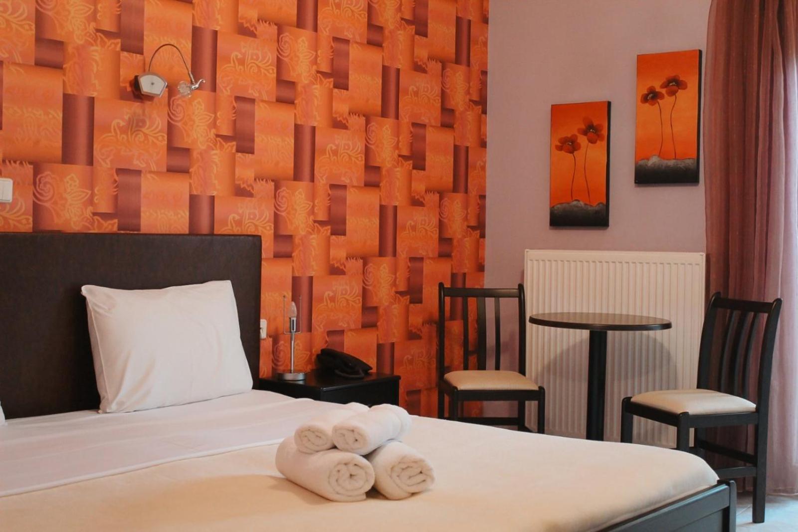 Enastron Hotel Káto Loutrákion Buitenkant foto