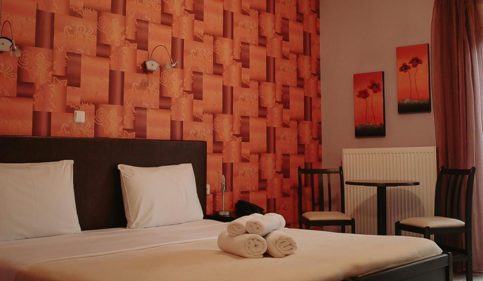 Enastron Hotel Káto Loutrákion Buitenkant foto